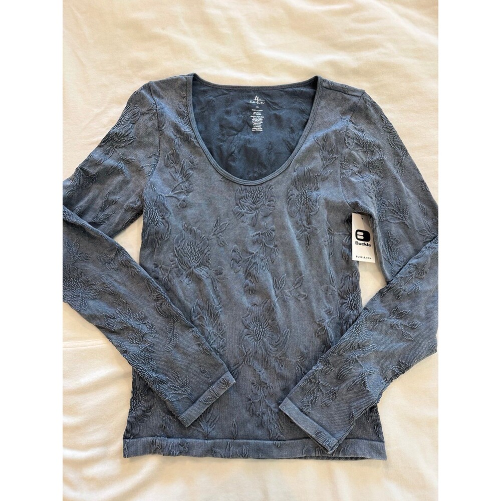 Buckle BKE Blue Floral Textured Long Sleeve scoopneck